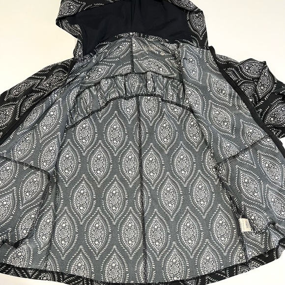 Carve Designs Hoodie Zip Jacket, Women’s XS, Black/White Pattern - Picture 4 of 11